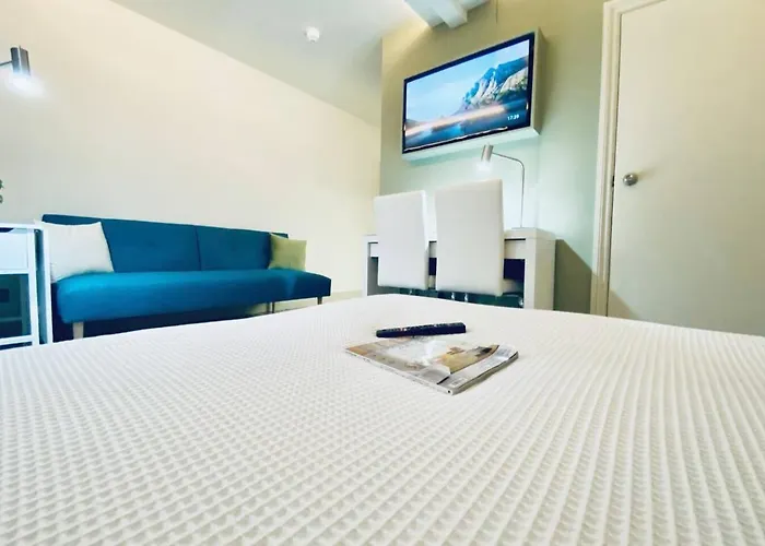 Apt 11 Seaside Serenity Chic Studio Steps To Beach